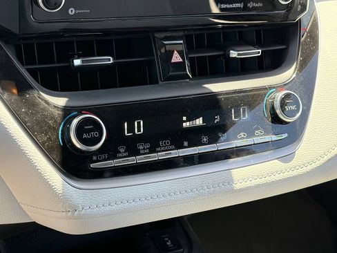 Used 2022 Toyota Corolla XSE FWD image 6