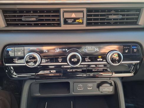 Used 2025 Honda Pilot Black Edition image 21