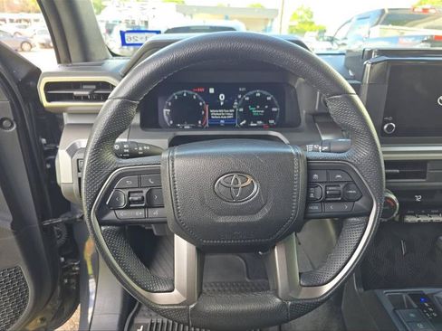 Used 2024 Toyota Tacoma TRD Sport AWD/4WD image 4