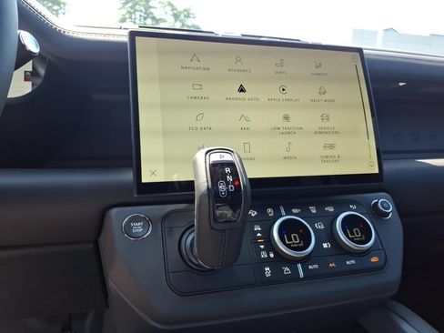 New 2026 Land Rover Defender 130 X-Dynamic SE AWD/4WD image 19