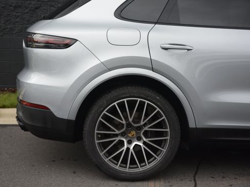 Certified 2023 Porsche Cayenne AWD/4WD image 41
