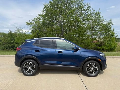 Used 2023 Buick Encore GX Essence FWD image 2