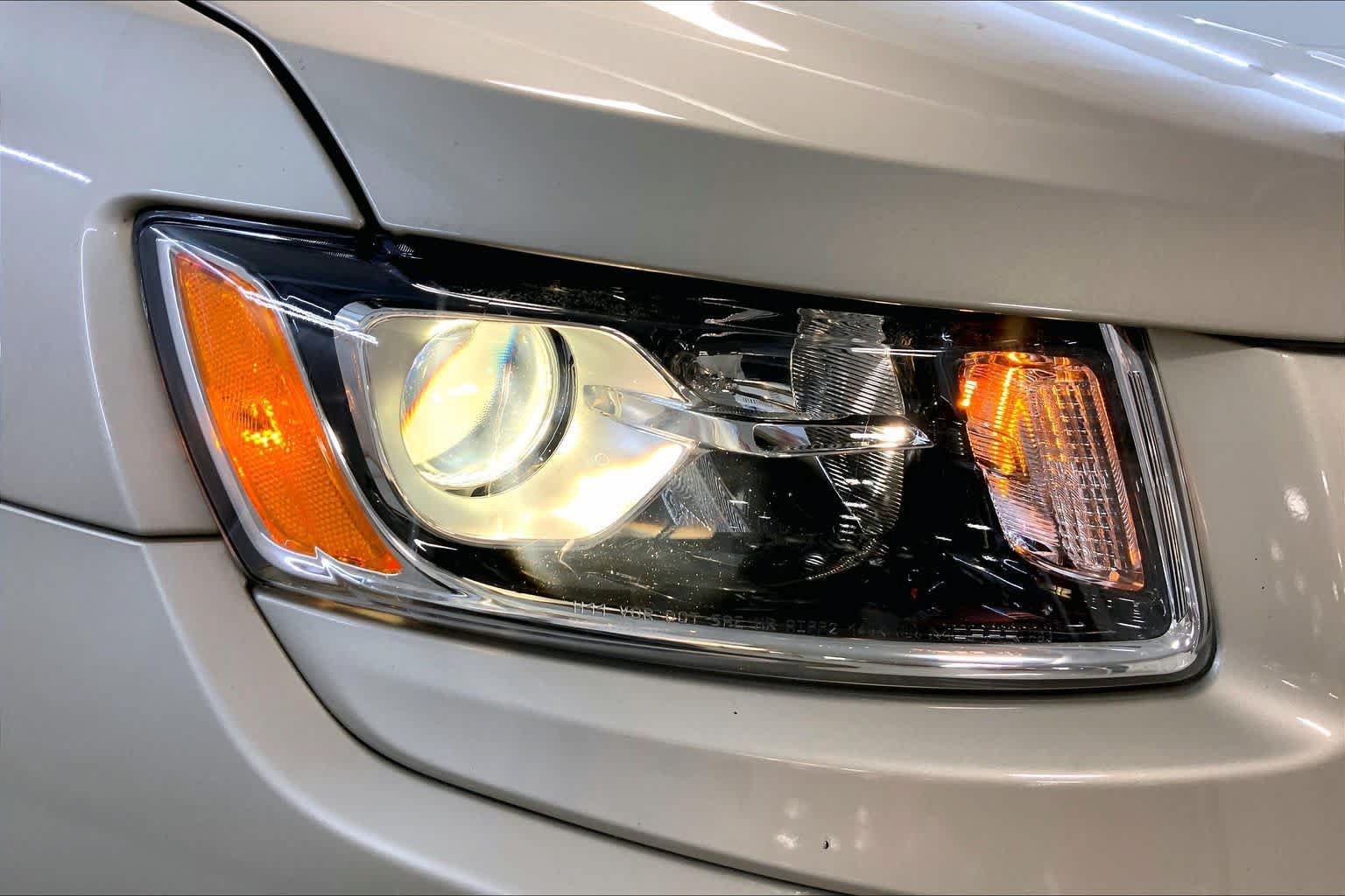 Used 2015 Jeep Grand Cherokee Limited AWD/4WD image 27