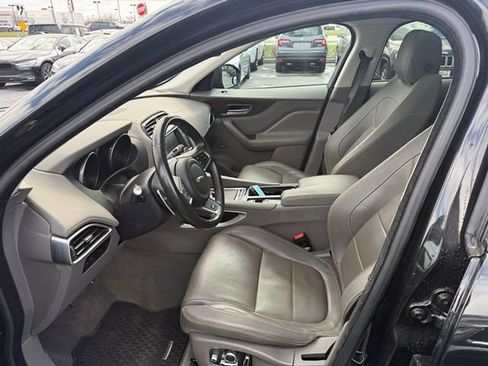 Used 2018 Jaguar F-PACE R-Sport image 14