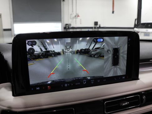 Used 2025 Lincoln Aviator AWD w/ Jet Appearance Package image 24