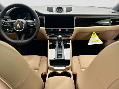 Used 2026 Porsche Macan AWD/4WD image 16