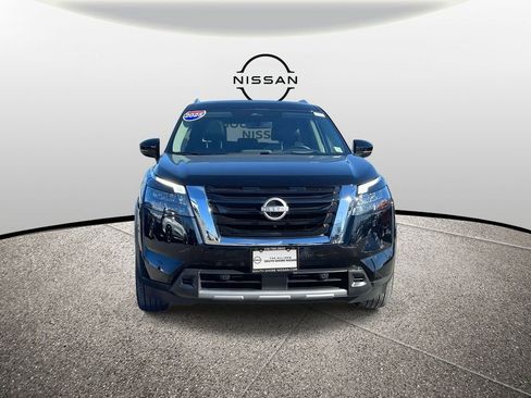 Certified 2025 Nissan Pathfinder Platinum image 2