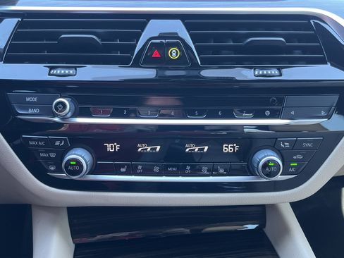 Used 2022 BMW 540i w/ Convenience Package image 6