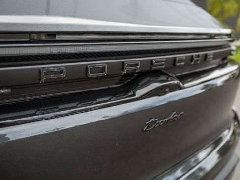 Certified 2025 Porsche Macan Turbo Electric AWD/4WD image 24