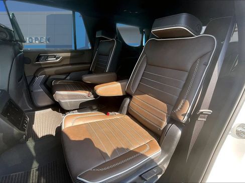 Used 2025 GMC Yukon Denali Ultimate AWD/4WD image 22