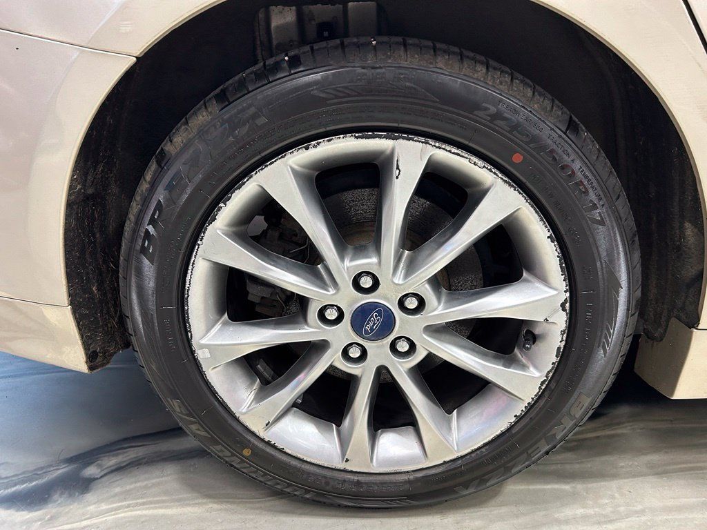 Used 2017 Ford Fusion SE FWD image 19