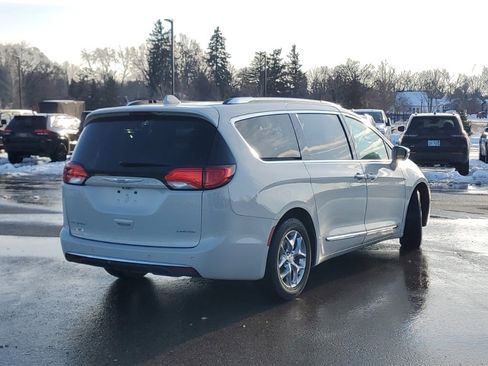 Used 2019 Chrysler Pacifica Limited image 2