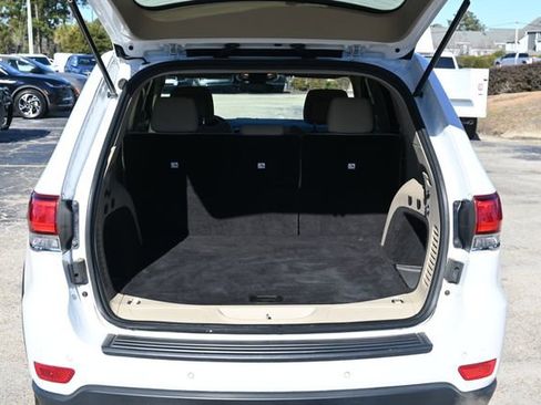 Used 2020 Jeep Grand Cherokee Laredo image 22