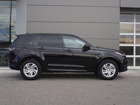 Used 2025 Land Rover Discovery Sport S image 7