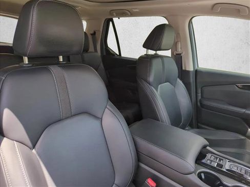 Used 2025 Honda Pilot Touring image 24