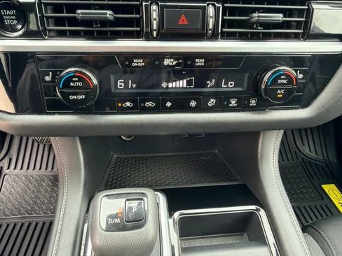 Used 2025 Nissan Pathfinder SV AWD/4WD image 15