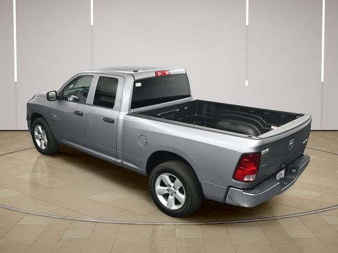Used 2024 RAM 1500 Classic SLT AWD/4WD image 34