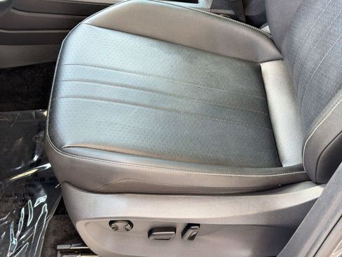 Used 2023 Volkswagen Tiguan SE R-Line image 14