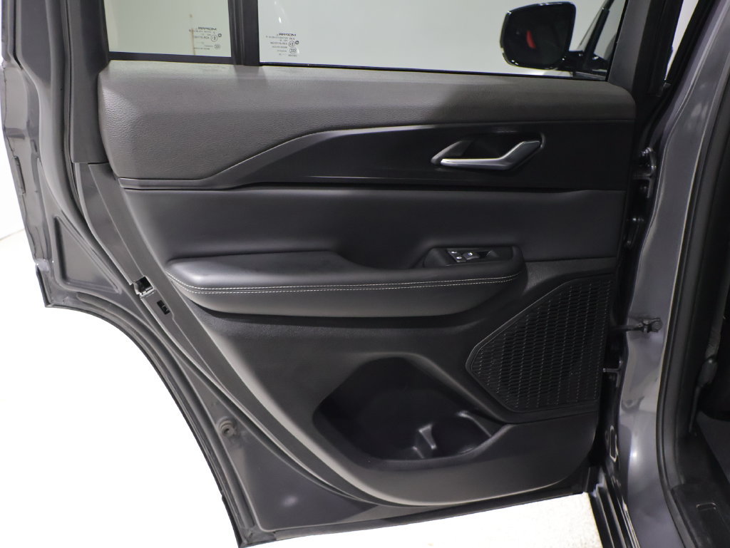 Certified 2024 Jeep Grand Cherokee Altitude AWD/4WD image 17
