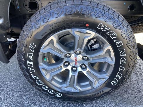 New 2026 GMC Sierra 1500 SLE AWD/4WD image 10