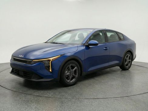 Used 2025 Kia K4 FWD image 3