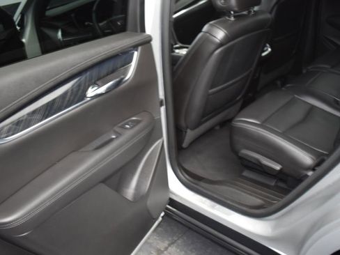 Used 2020 Cadillac XT6 Premium Luxury image 12