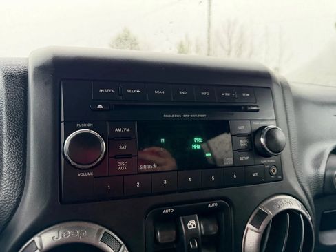 Used 2013 Jeep Wrangler Unlimited Sport image 16