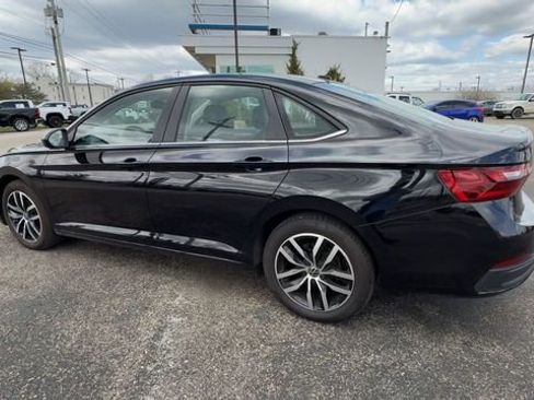 Used 2025 Volkswagen Jetta SE FWD image 6