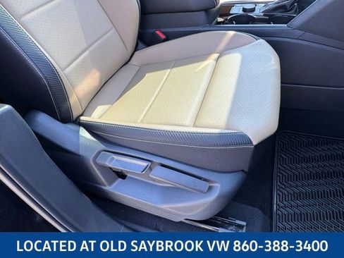 Certified 2023 Volkswagen Atlas Cross Sport SE w/ Panoramic Sunroof Package AWD/4WD image 29