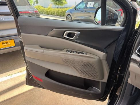 Used 2026 Kia Carnival FWD image 18