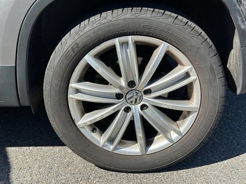 Used 2011 Volkswagen Tiguan S AWD/4WD image 13