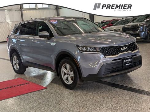 Certified 2023 Kia Sorento LX image 1