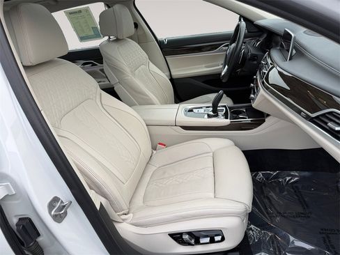 Used 2020 BMW 750i xDrive w/ Executive Package image 15