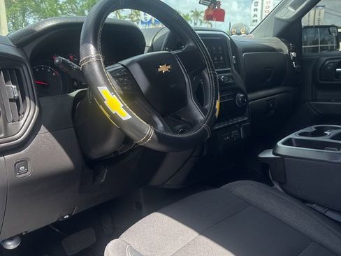 Used 2025 Chevrolet Silverado 1500 Custom image 8