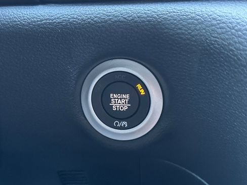 New 2026 Chrysler Pacifica Pinnacle w/ Trailer Tow Group image 25