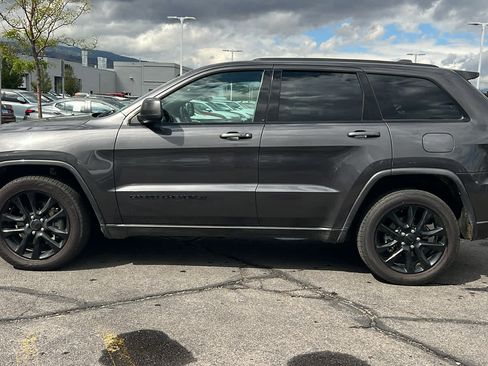 Used 2021 Jeep Grand Cherokee Laredo X AWD/4WD image 8