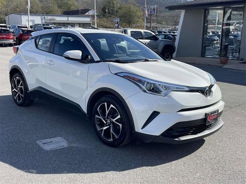 Used 2018 Toyota C-HR XLE image 5