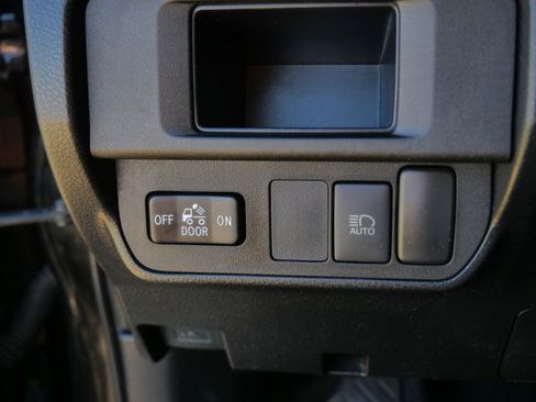 Used 2019 Toyota Tacoma SR5 AWD/4WD image 26