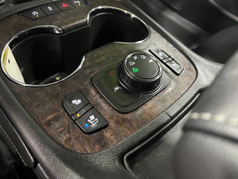 Certified 2020 GMC Acadia Denali w/ Technology Package image 12