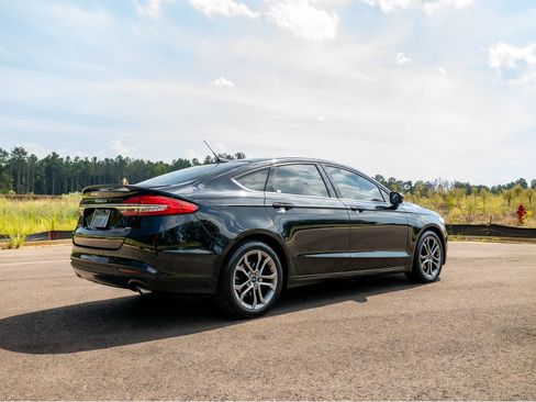 Used 2017 Ford Fusion SE w/ Equipment Group 201A FWD image 6