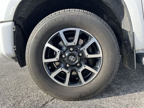 Used 2017 Toyota Tundra SR5 image 12