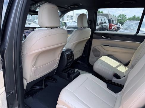 Used 2023 Jeep Grand Cherokee L Limited AWD/4WD image 23