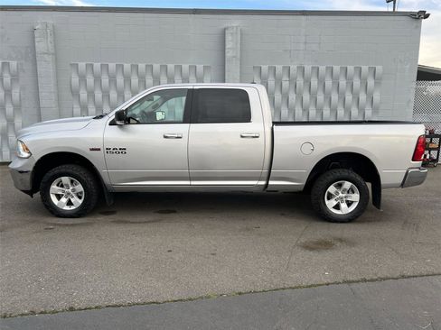 Used 2017 RAM 1500 Classic SLT w/ Luxury Group image 4