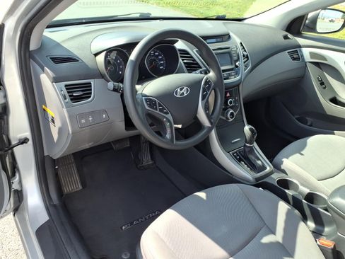 Used 2016 Hyundai Elantra SE w/ Option Group 02 FWD image 8