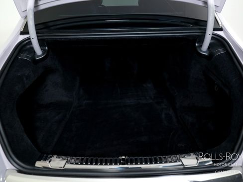 Used 2024 Rolls-Royce Phantom Sedan w/ The Phantom Package RWD image 26