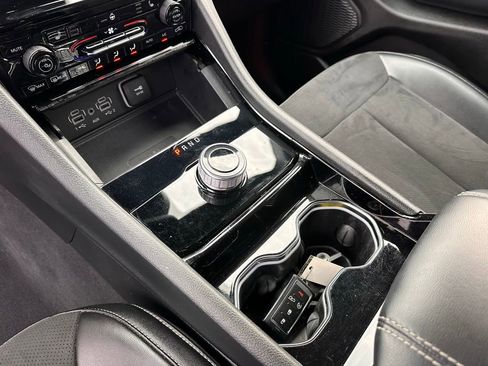 Used 2023 Jeep Grand Cherokee Altitude image 34