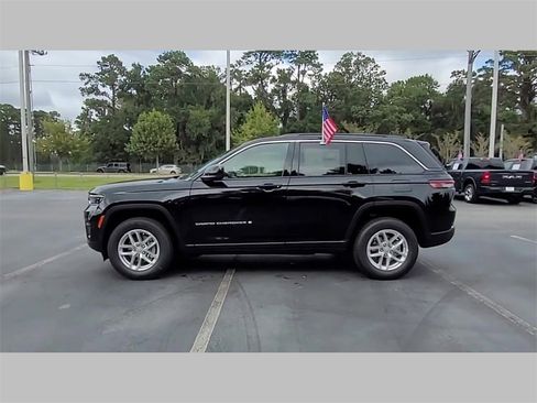 New 2025 Jeep Grand Cherokee Laredo X w/ Luxury Tech Group I image 28