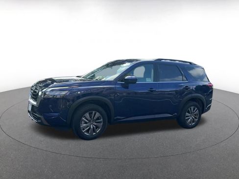 Used 2025 Nissan Pathfinder SV image 7