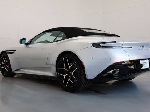 Used 2025 Aston Martin DB12 Volante image 2