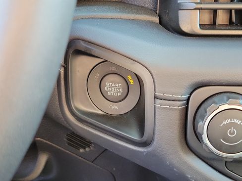Used 2025 Jeep Wrangler Unlimited Sahara AWD/4WD image 16